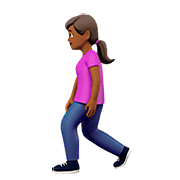🚶🏾‍♀️ Emoji Mujer Caminando: Tono De Piel Oscuro Medio en Apple iOS 10.0.