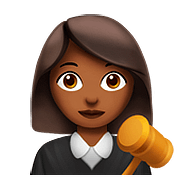 👩🏾‍⚖️ Emoji Juíza: Pele Morena Escura na Apple iOS 10.3.