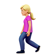 🚶🏼‍♀️ Emoji Mujer Caminando: Tono De Piel Claro Medio en Apple iOS 10.3.