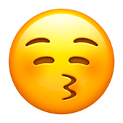 😚 Emoji Rosto Beijando Com Olhos Fechados na Apple iOS 11.2.
