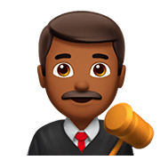 👨🏾‍⚖️ Emoji Juiz: Pele Morena Escura na Apple iOS 11.2.