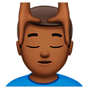 💆🏾‍♂️ Emoji Homem Recebendo Massagem Facial: Pele Morena Escura na Apple iOS 11.2.