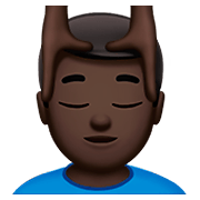 💆🏿‍♂️ Emoji Mann, der eine Kopfmassage bekommt: dunkle Hautfarbe Apple iOS 11.2.