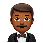 🤵🏾 Emoji Person im Smoking: mitteldunkle Hautfarbe Apple iOS 11.2.