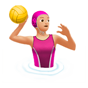 🤽🏼‍♀️ Emoji Mujer Jugando Al Waterpolo: Tono De Piel Claro Medio en Apple iOS 11.2.