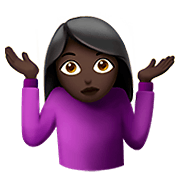 🤷🏿‍♀️ Emoji schulterzuckende Frau: dunkle Hautfarbe Apple iOS 11.2.