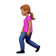 🚶🏽‍♀️ Emoji Mulher Andando: Pele Morena na Apple iOS 11.3.