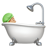 🛀🏼 Emoji Pessoa Tomando Banho: Pele Morena Clara na Apple iOS 12.1.