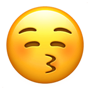 😚 Emoji küssendes Gesicht mit geschlossenen Augen Apple iOS 12.1.