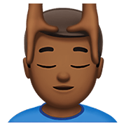 💆🏾‍♂️ Emoji Homem Recebendo Massagem Facial: Pele Morena Escura na Apple iOS 12.1.