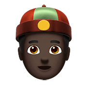 👲🏿 Emoji Hombre Con Gorro Chino: Tono De Piel Oscuro en Apple iOS 12.1.