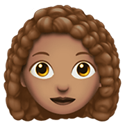 👩🏽‍🦱 Emoji Frau: mittlere Hautfarbe, lockiges Haar Apple iOS 12.1.
