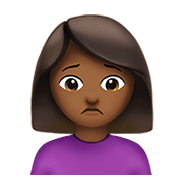 🙍🏾‍♀️ Emoji Mulher Franzindo A Sobrancelha: Pele Morena Escura na Apple iOS 12.1.