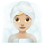 🧖🏼‍♀️ Emoji Mujer En Una Sauna: Tono De Piel Claro Medio en Apple iOS 12.1.