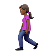 Émoji 🚶🏾‍♀️ Femme Qui Marche : Peau Mate sur Apple iOS 12.1.