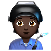 🧑🏿‍🏭 Emoji Funcionário De Fábrica: Pele Escura na Apple iOS 13.2.