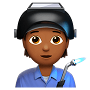 🧑🏾‍🏭 Emoji Funcionário De Fábrica: Pele Morena Escura na Apple iOS 13.2.
