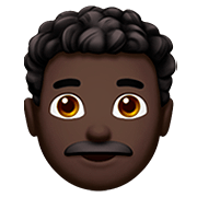 Émoji 👨🏿‍🦱 Homme : Peau Foncée Et Cheveux Bouclés sur Apple iOS 13.2.