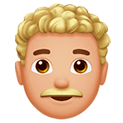 👨🏼‍🦱 Emoji Hombre: Tono De Piel Claro Medio Y Pelo Rizado en Apple iOS 13.2.