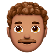👨🏽‍🦱 Emoji Homem: Pele Morena E Cabelo Cacheado na Apple iOS 13.2.