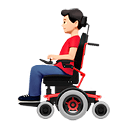 👨🏻‍🦼 Emoji Mann in elektrischem Rollstuhl: helle Hautfarbe Apple iOS 13.2.