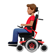 👨🏽‍🦼 Emoji Homem Em Cadeira De Rodas Motorizada: Pele Morena na Apple iOS 13.2.