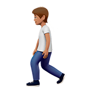 🚶🏽 Emoji Pessoa Andando: Pele Morena na Apple iOS 13.2.