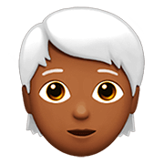 🧑🏾‍🦳 Emoji Erwachsener: mitteldunkle Hautfarbe, weißes Haar Apple iOS 13.2.