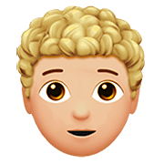 🧑🏼‍🦱 Emoji Persona: Tono De Piel Claro Medio, Pelo Rizado en Apple iOS 13.2.