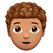 Émoji 🧑🏽‍🦱 Adulte : Peau Légèrement Mate Et Cheveux Bouclés sur Apple iOS 13.2.