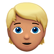 👱🏽 Emoji Pessoa: Pele Morena E Cabelo Louro na Apple iOS 13.2.