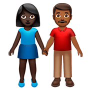 Emoji 👩🏿‍🤝‍👨🏾 Uomo E Donna Che Si Tengono Per Mano: Carnagione Scura E Carnagione Abbastanza Scura su Apple iOS 13.2.