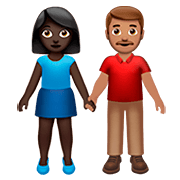 Emoji 👩🏿‍🤝‍👨🏽 Uomo E Donna Che Si Tengono Per Mano: Carnagione Scura E Carnagione Olivastra su Apple iOS 13.2.