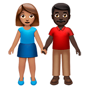 👩🏽‍🤝‍👨🏿 Emoji Mann und Frau halten Hände: mittlere Hautfarbe, dunkle Hautfarbe Apple iOS 13.2.