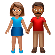 Émoji 👩🏽‍🤝‍👨🏾 Femme Et Homme Se Tenant La Main : Peau Légèrement Mate Et Peau Mate sur Apple iOS 13.2.