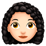 👩🏻‍🦱 Emoji Mujer: Tono De Piel Claro Y Pelo Rizado en Apple iOS 13.2.