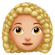 Émoji 👩🏼‍🦱 Femme : Peau Moyennement Claire Et Cheveux Bouclés sur Apple iOS 13.2.