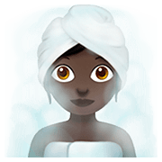 🧖🏿‍♀️ Emoji Frau in Dampfsauna: dunkle Hautfarbe Apple iOS 13.2.