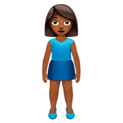 🧍🏾‍♀️ Emoji Mujer De Pie: Tono De Piel Oscuro Medio en Apple iOS 13.2.