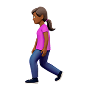 🚶🏾‍♀️ Emoji Fußgängerin: mitteldunkle Hautfarbe Apple iOS 13.2.