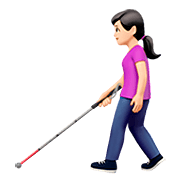 👩🏻‍🦯 Emoji Mulher Com Bengala Para Cego: Pele Clara na Apple iOS 13.2.