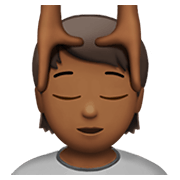 💆🏾 Emoji Pessoa Recebendo Massagem Facial: Pele Morena Escura na Apple iOS 13.3.