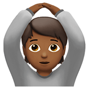 🙆🏾 Emoji Person mit Händen auf dem Kopf: mitteldunkle Hautfarbe Apple iOS 13.3.