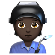 🧑🏿‍🏭 Emoji Fabrikarbeiter(in): dunkle Hautfarbe Apple iOS 13.3.