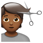 Émoji 💇🏾 Personne Qui Se Fait Couper Les Cheveux : Peau Mate sur Apple iOS 13.3.