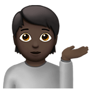 Emoji 💁🏿 Persona Al Punto Informazioni: Carnagione Scura su Apple iOS 13.3.