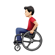 👨🏻‍🦽 Emoji Mann in manuellem Rollstuhl: helle Hautfarbe Apple iOS 13.3.