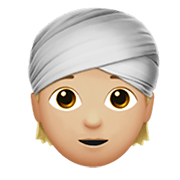 👳🏼 Emoji Persona Con Turbante: Tono De Piel Claro Medio en Apple iOS 13.3.
