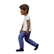🚶🏾 Emoji Pessoa Andando: Pele Morena Escura na Apple iOS 13.3.