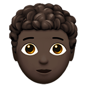 🧑🏿‍🦱 Emoji Pessoa: Pele Escura E Cabelo Cacheado na Apple iOS 13.3.
